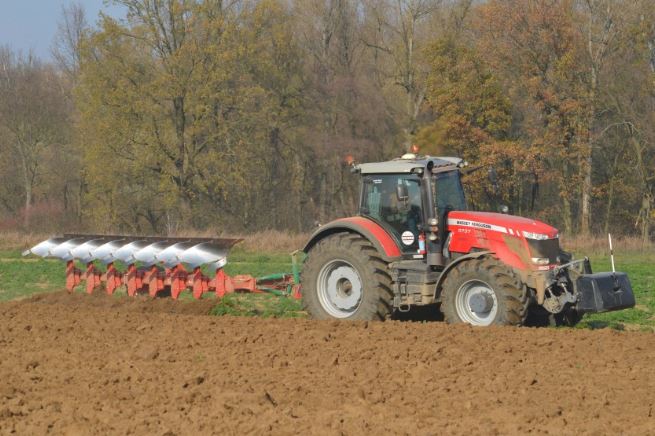 Оборотный полунавесной плуг Sukov Arcoagro-180